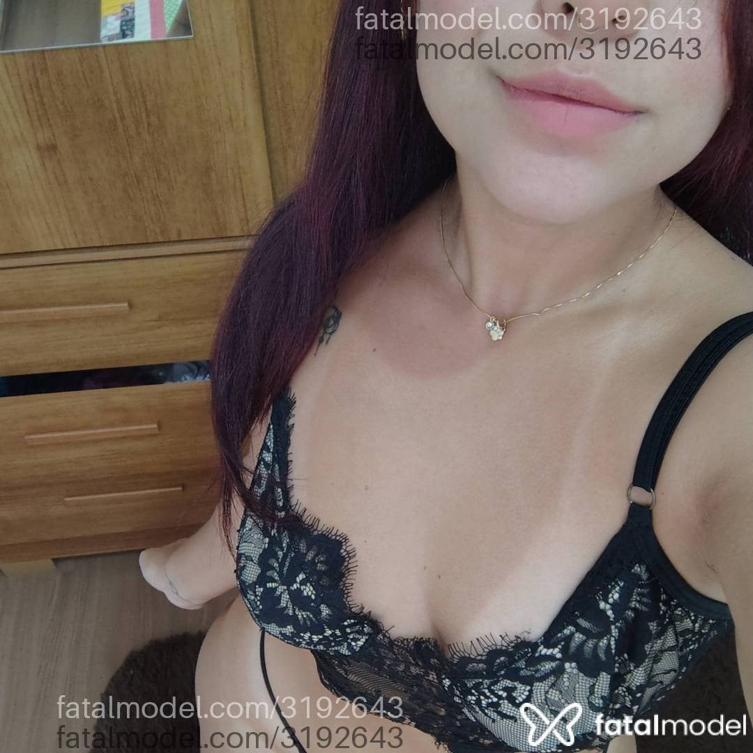 Acompanhante mulher com cabelo colorido de olhos castanhos em Belo Horizonte - Camila