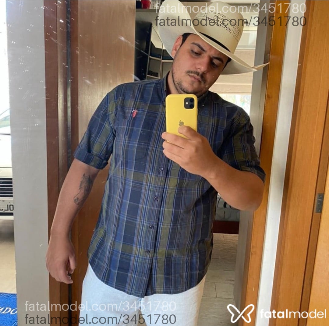 Acompanhante homem com cabelo castanho de olhos castanhos - Henrique