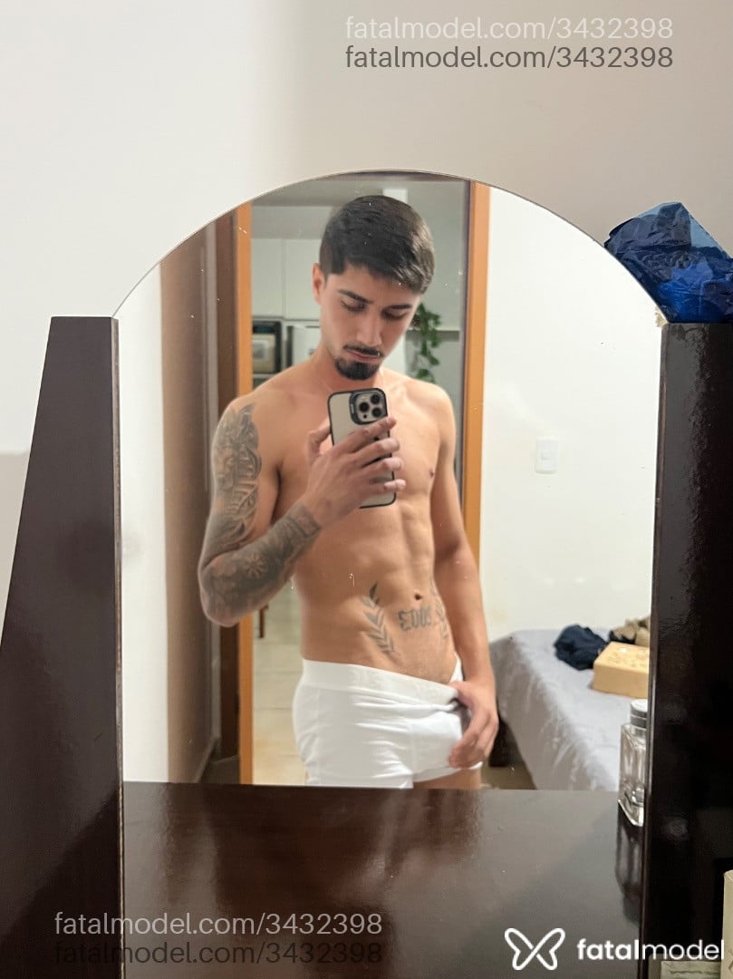 Acompanhante homem com cabelo castanho de olhos castanhos - Pedro Moura