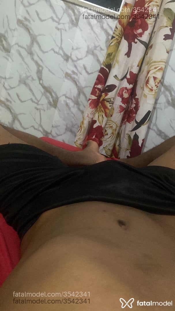 Acompanhante homem morena (o) de olhos castanhos - Diamantenegro