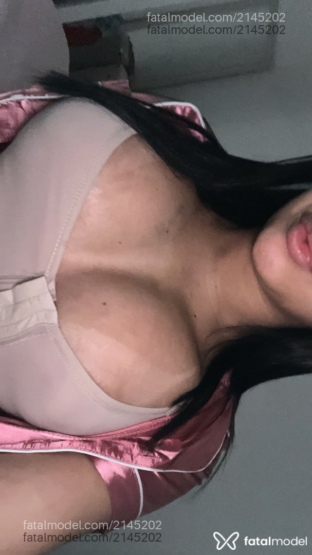 Acompanhante mulher trans morena (o) de olhos castanhos - Julia
