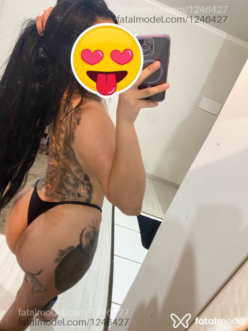 Acompanhante mulher morena (o) de olhos castanhos - Hellen Stevens