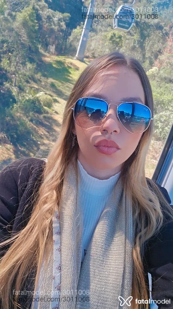 Acompanhante mulher loira (o) de olhos verdes - Lavinia Bridg Acompanhante mulher loira (o) de olhos verdes - Lavinia Bridg