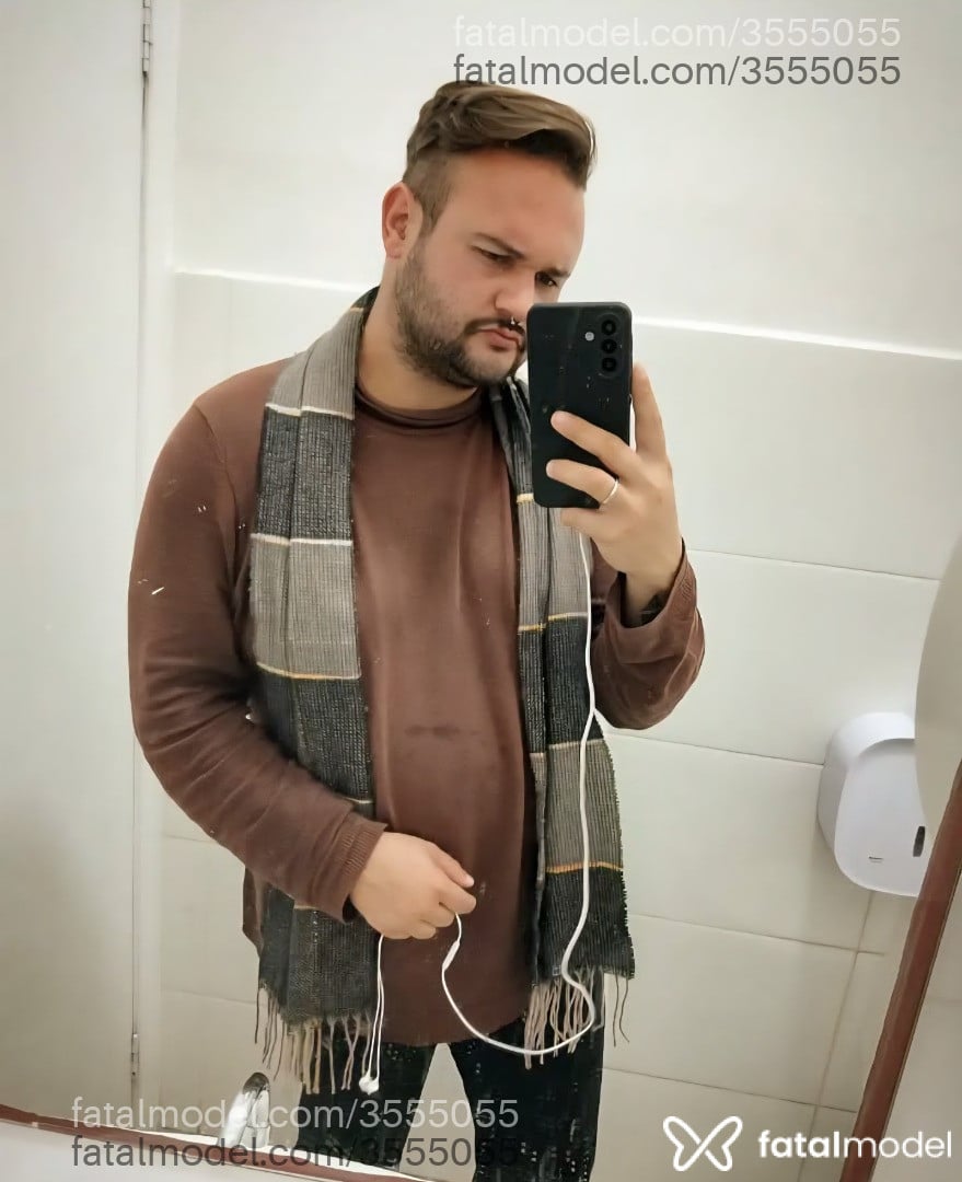 Acompanhante homem loira (o) de olhos castanhos - Nathan