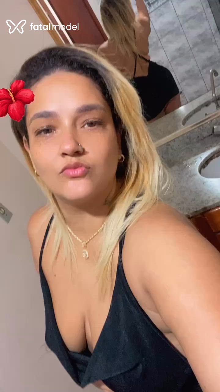 Acompanhante mulher loira (o) de olhos mel - Leona