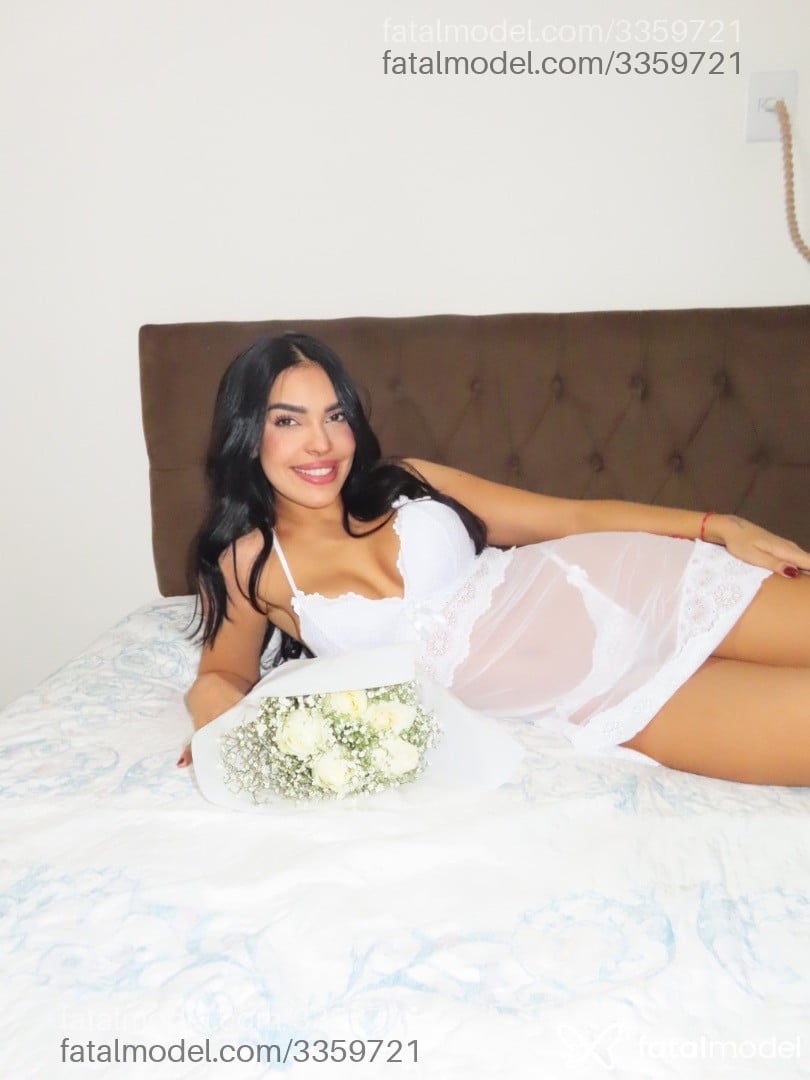 Acompanhante mulher morena (o) de olhos castanhos - Júlia