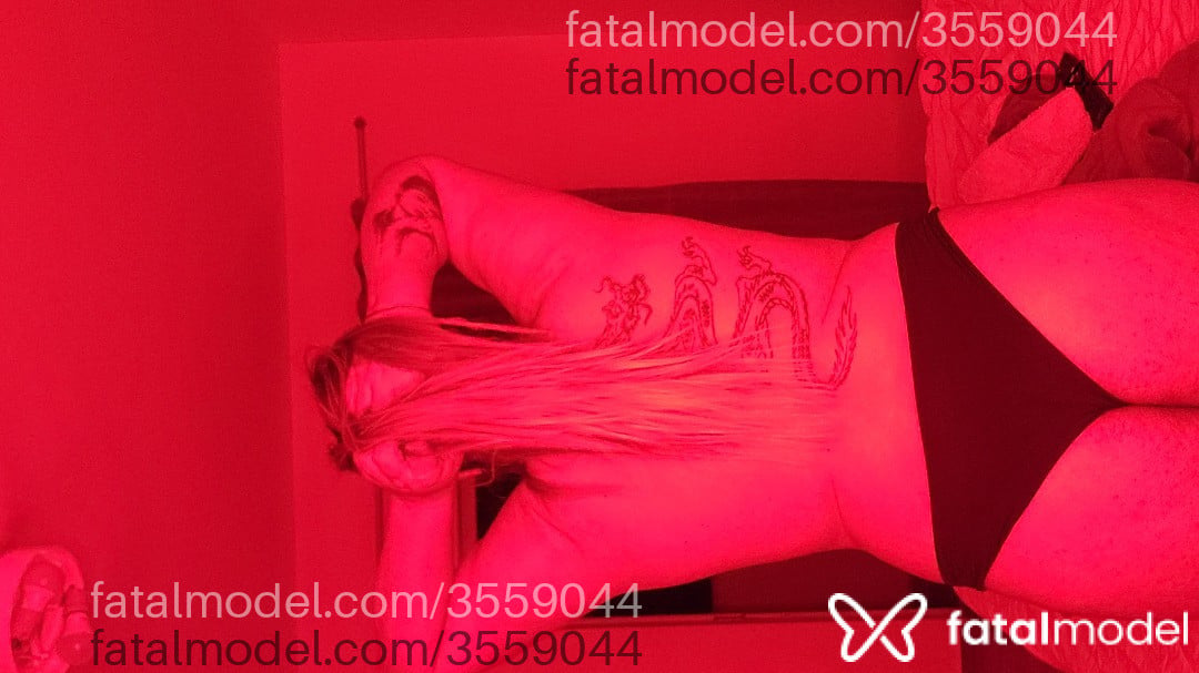 Acompanhante mulher trans morena (o) de olhos azuis - Sarah Góes Acompanhante mulher trans morena (o) de olhos azuis - Sarah Góes