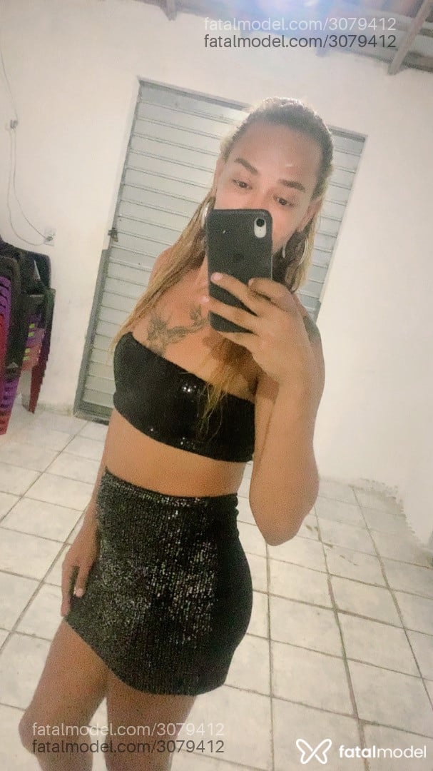 Acompanhante mulher trans loira (o) de olhos castanhos - Macaíbadot