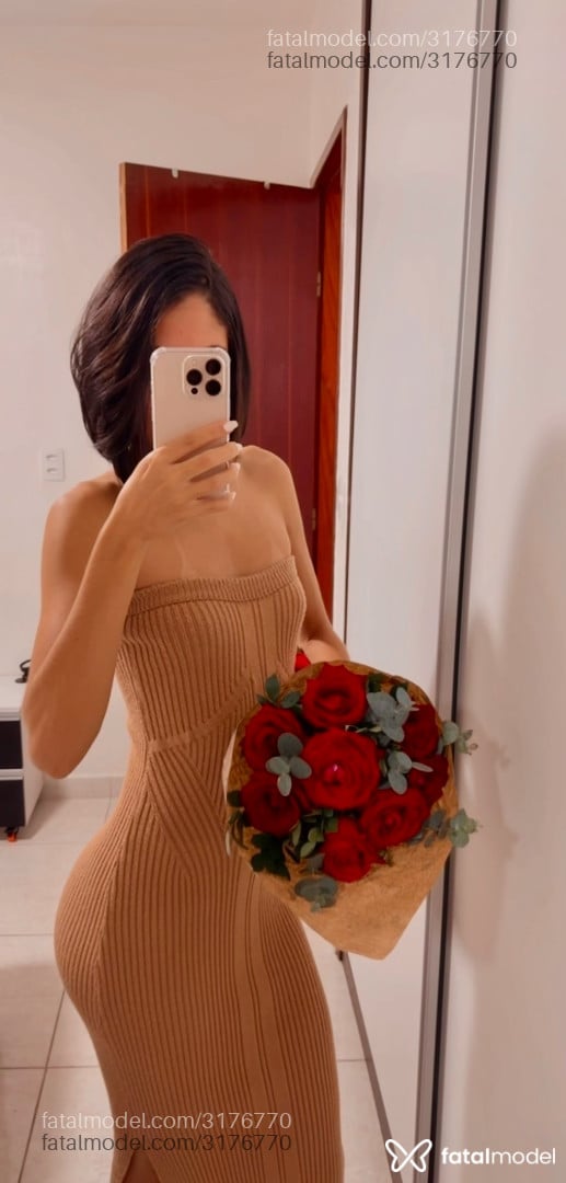 Acompanhante mulher morena (o) de olhos pretos - Luna