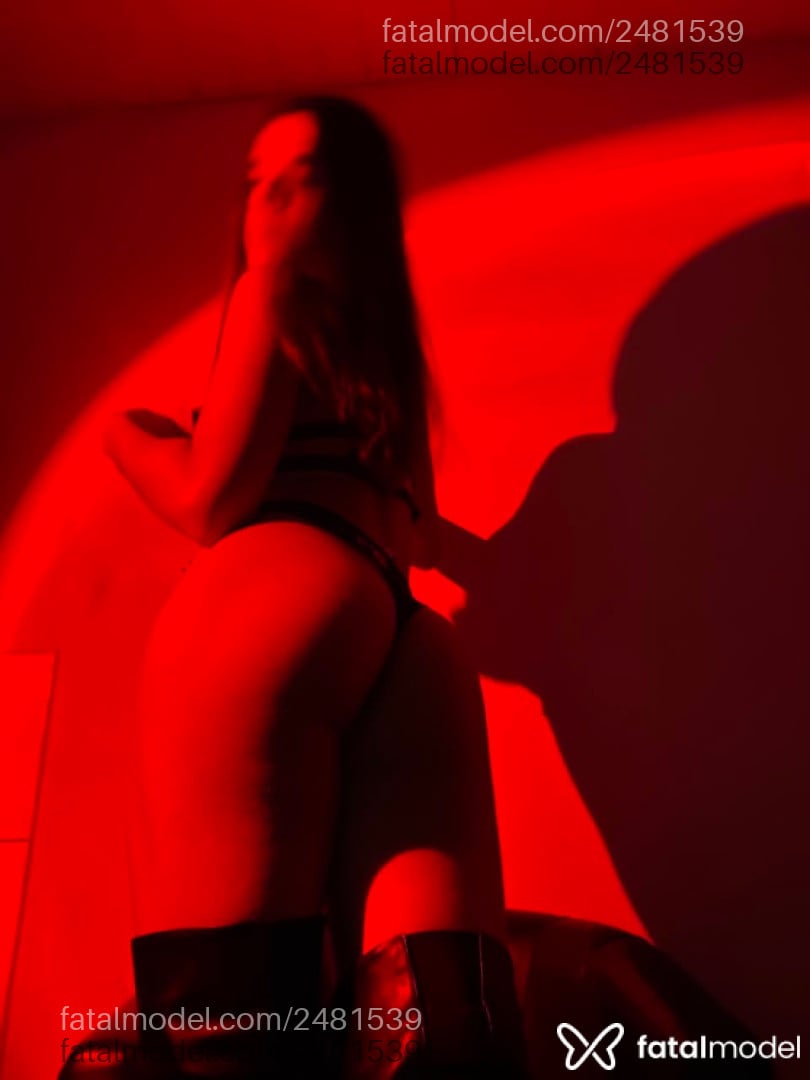 Acompanhante mulher trans morena (o) de olhos castanhos - Agatinha