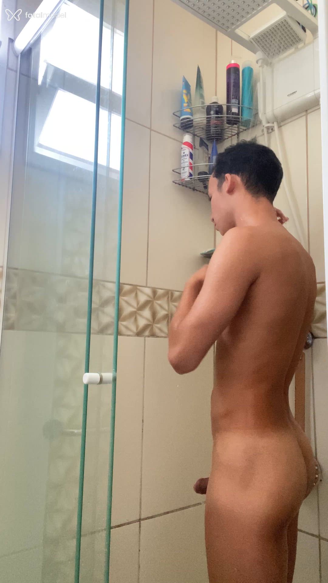 Acompanhante homem morena (o) de olhos castanhos - Caribenho