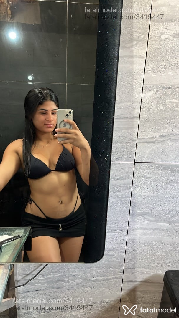 Acompanhante mulher morena (o) de olhos pretos - Sophia