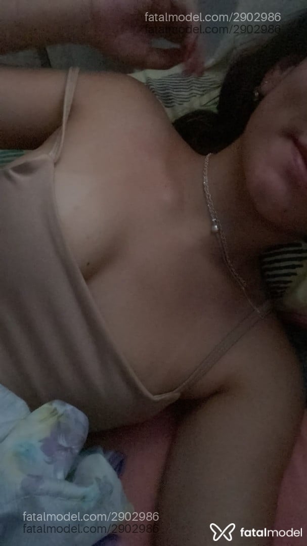 Acompanhante mulher com cabelo castanho de olhos castanhos - Flávia Melo
