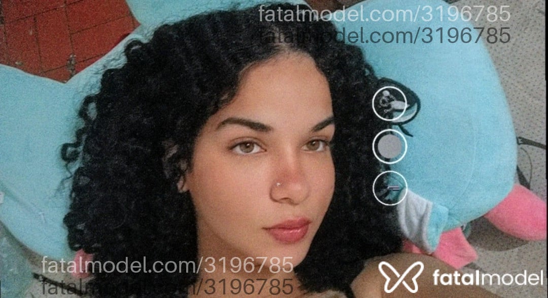 Acompanhante mulher com cabelo castanho de olhos verdes - Cris