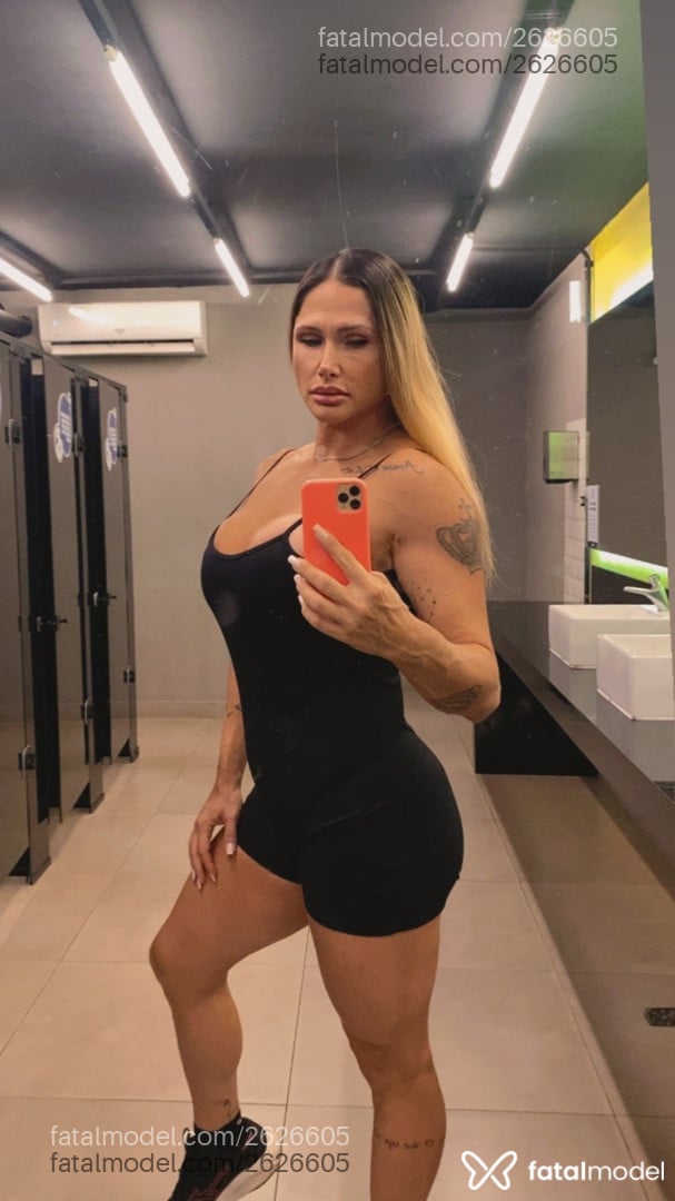 Acompanhante mulher loira (o) de olhos castanhos - Andressa