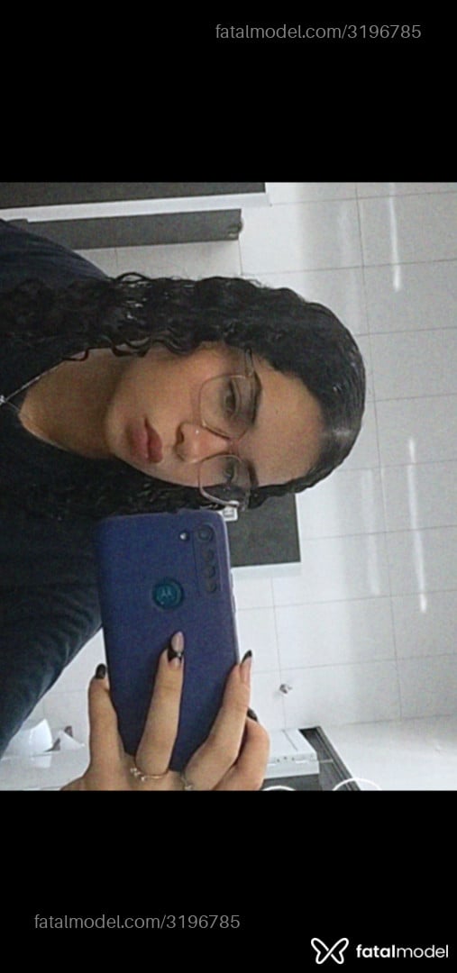 Acompanhante mulher com cabelo castanho de olhos verdes - Cris