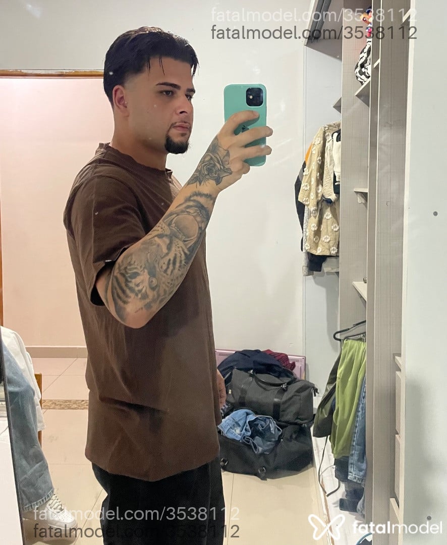 Acompanhante homem com cabelo castanho de olhos castanhos - Gabriel