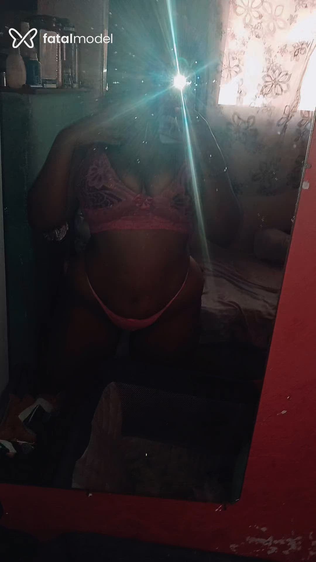 Acompanhante mulher morena (o) de olhos mel - Pamela