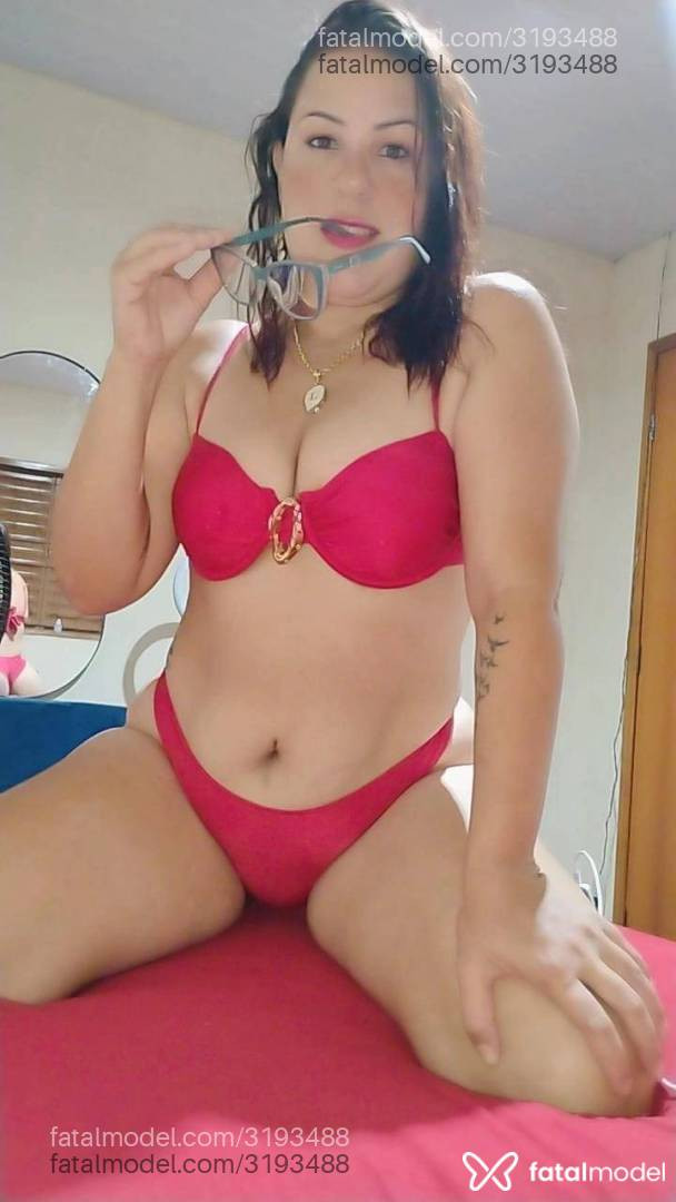 Acompanhante mulher com cabelo castanho de olhos castanhos em Virtual Acompanhante mulher com cabelo castanho de olhos castanhos em Virtual - Majuh