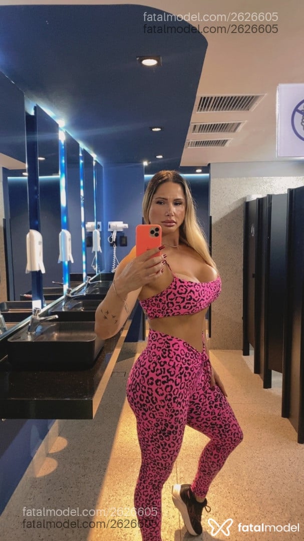 Acompanhante mulher loira (o) de olhos castanhos - Andressa