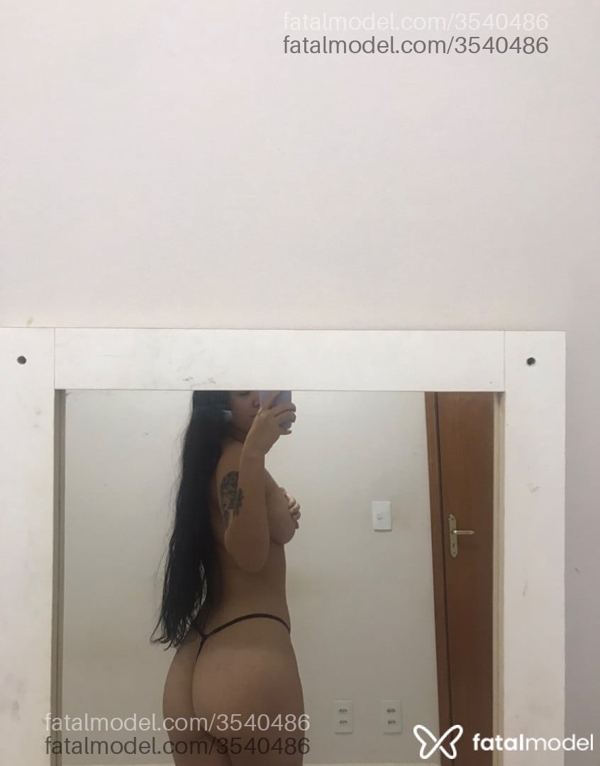 Acompanhante mulher morena (o) de olhos pretos - Madeleine