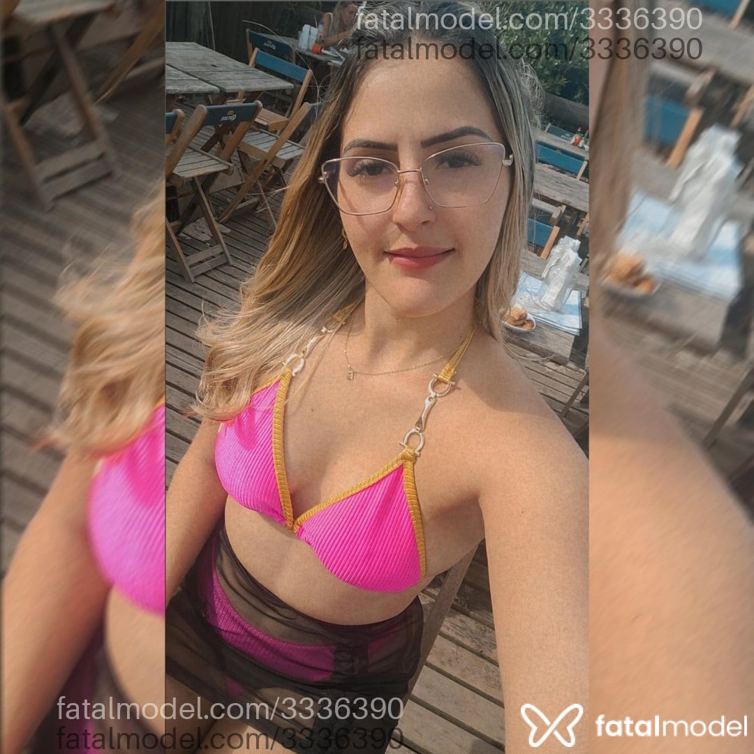 Acompanhante mulher loira (o) de olhos pretos - Brenda