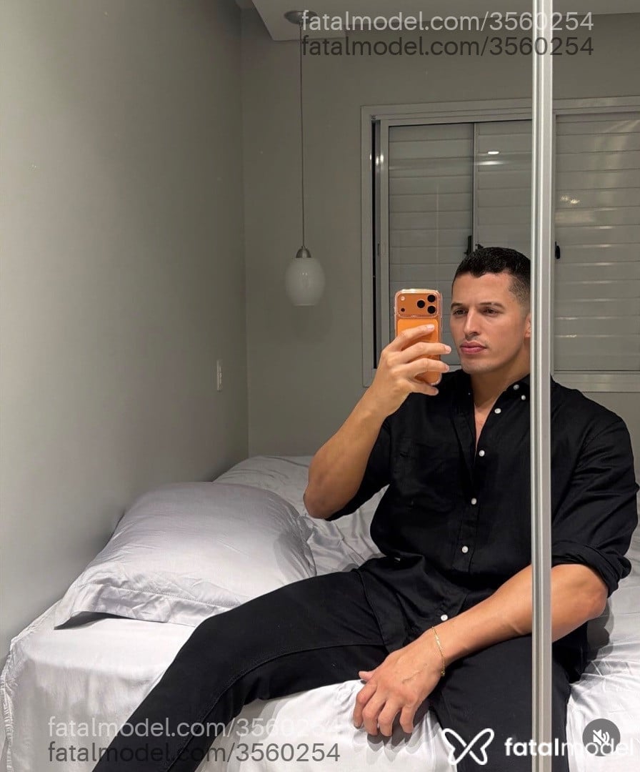 Acompanhante homem com cabelo castanho de olhos castanhos - Michael hoff