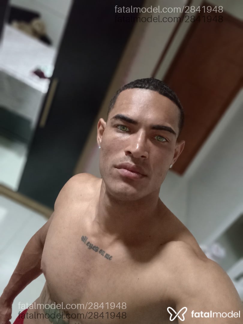Acompanhante homem morena (o) de olhos castanhos - Hugo