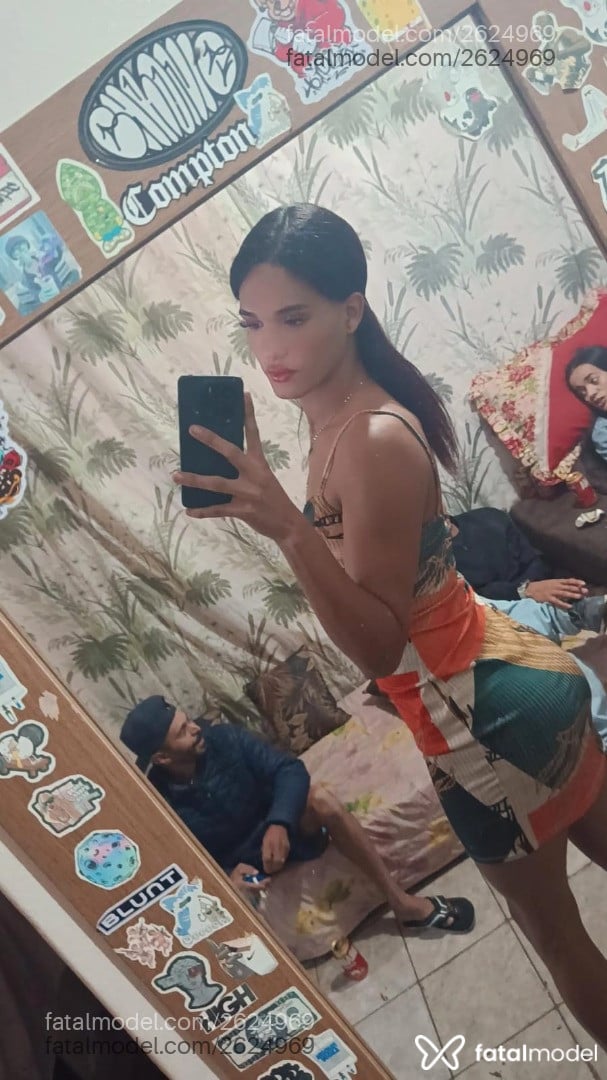 Acompanhante mulher trans morena (o) de olhos castanhos - Lays Udia