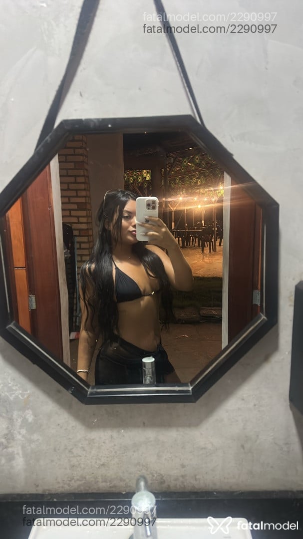 Acompanhante mulher morena (o) de olhos pretos - Júlia Acompanhante mulher morena (o) de olhos pretos - Júlia