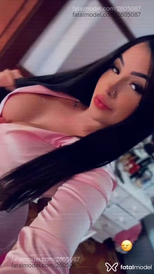 Acompanhante mulher morena (o) de olhos castanhos - Mika Valentino