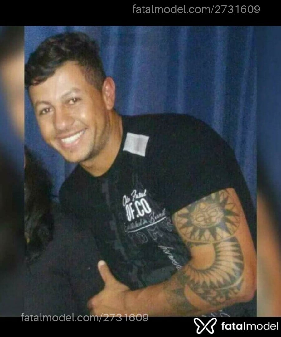 Acompanhante homem com cabelo castanho de olhos mel - Henrique