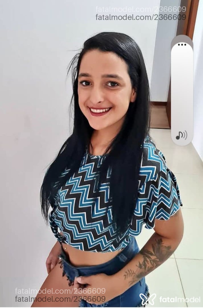 Acompanhante mulher morena (o) de olhos pretos - Sofi Diaz