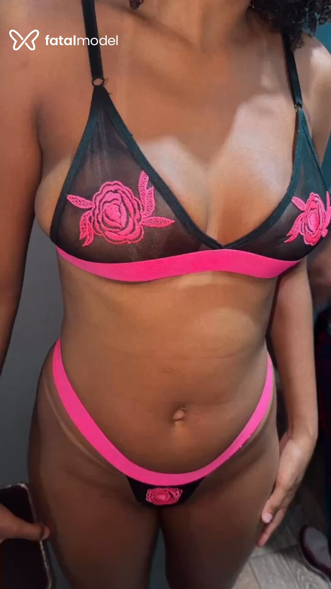 Acompanhante mulher morena (o) de olhos castanhos - Milena