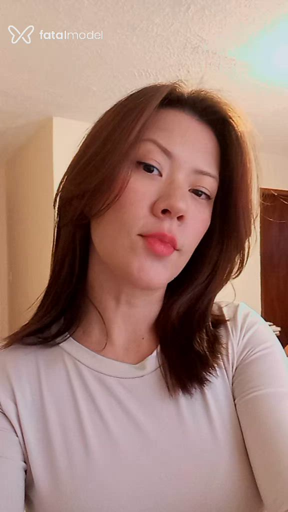 Acompanhante mulher com cabelo castanho de olhos castanhos - Luíza Graciela