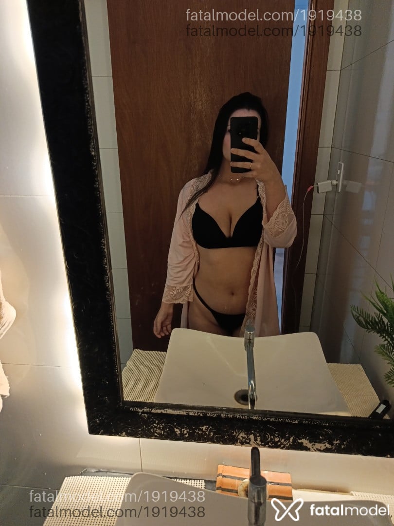 Acompanhante mulher com cabelo castanho de olhos castanhos - Sthefany