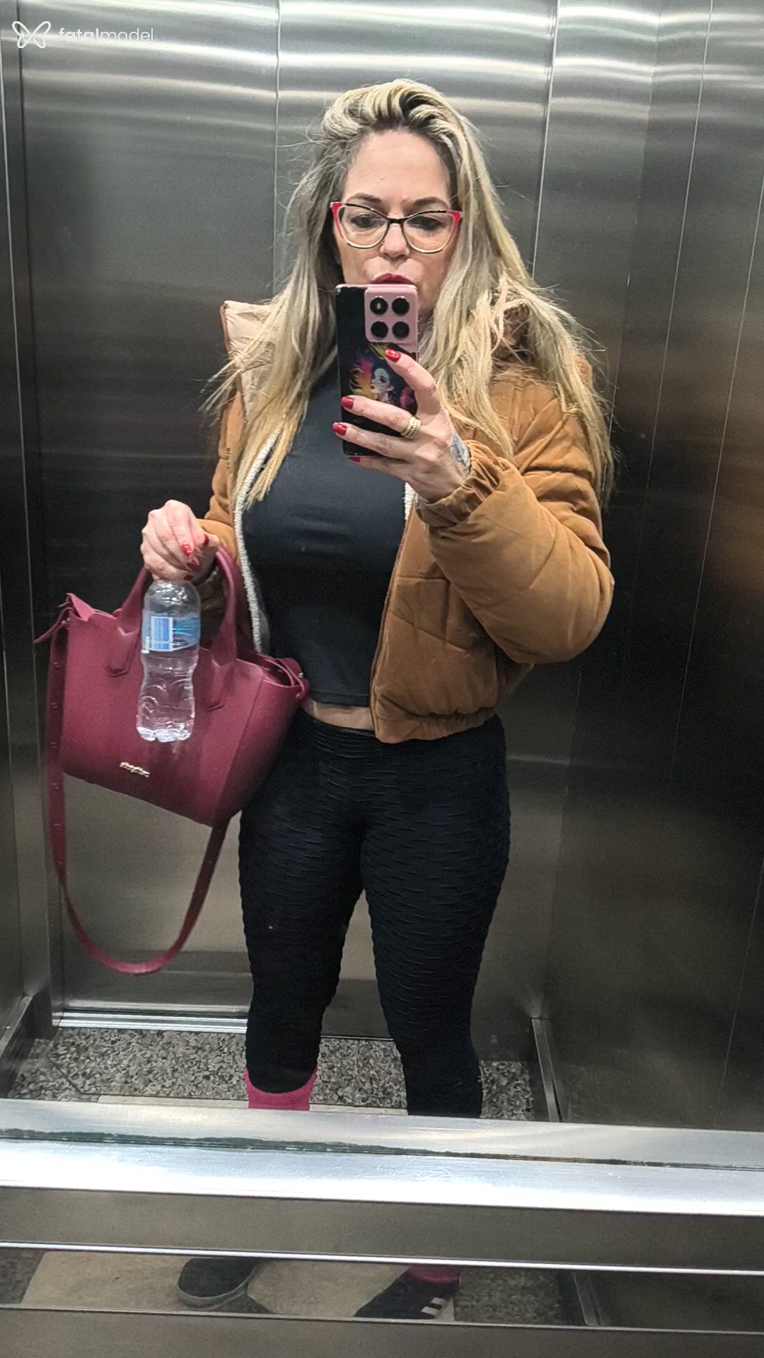 Acompanhante mulher loira (o) de olhos castanhos - Dudagaúcha