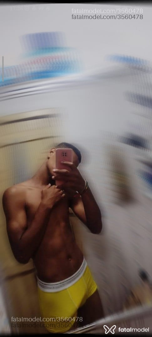 Acompanhante homem morena (o) de olhos pretos - Rodrigo