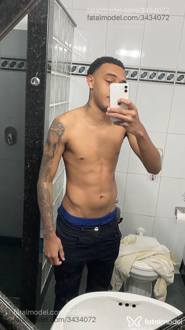 Acompanhante homem morena (o) de olhos verdes - Diego