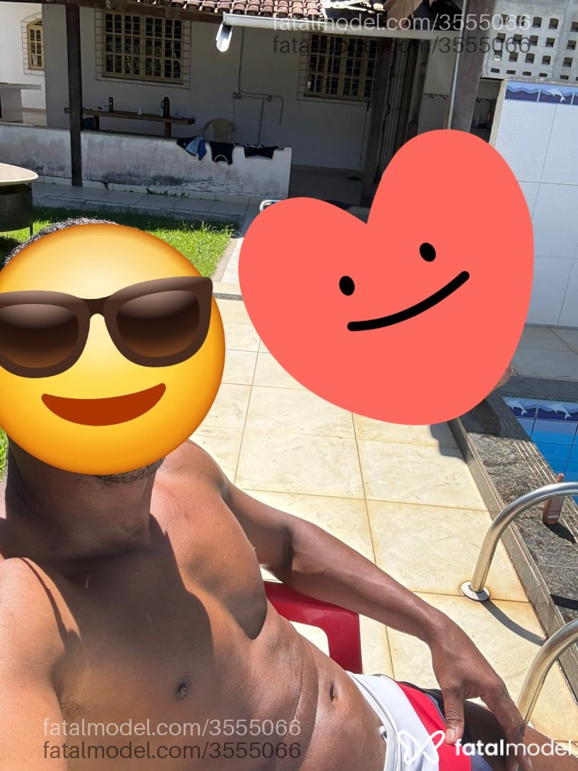 Acompanhante homem com cabelo castanho de olhos pretos - Paul Grande