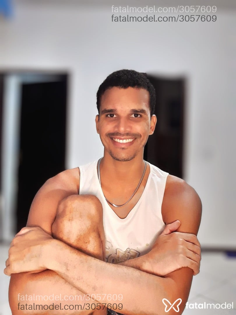 Acompanhante homem morena (o) de olhos castanhos - Pietro