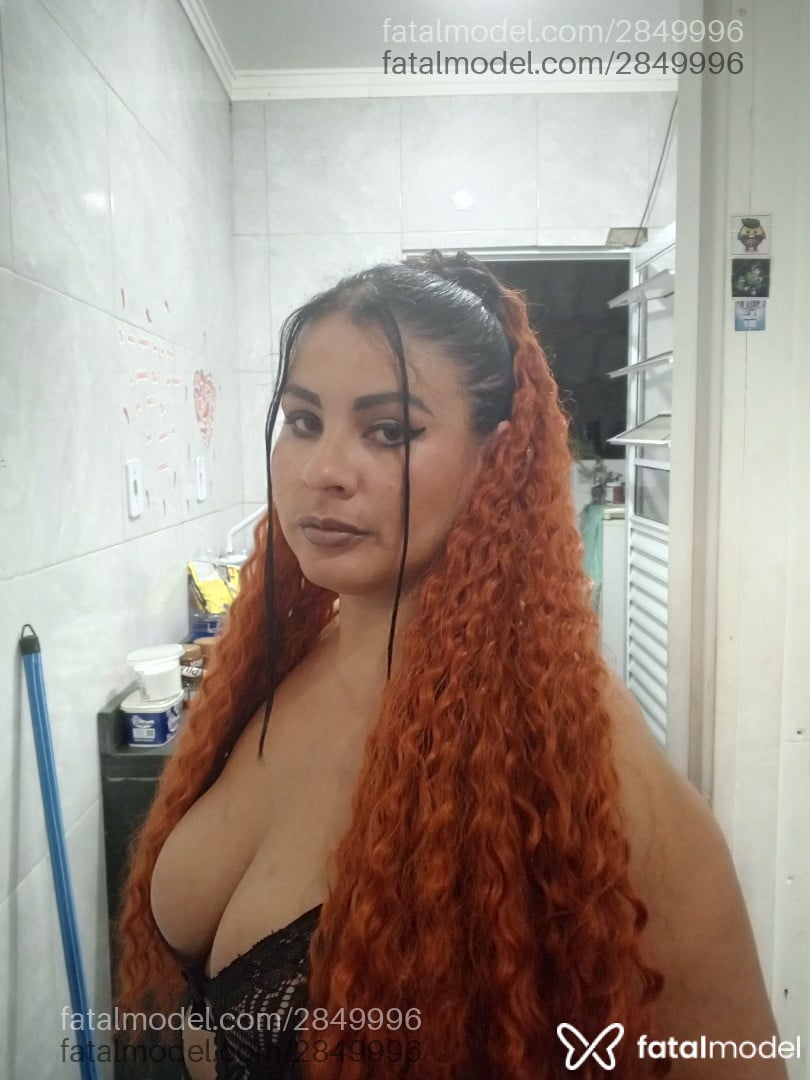 Acompanhante mulher morena (o) de olhos mel - Mel melane
