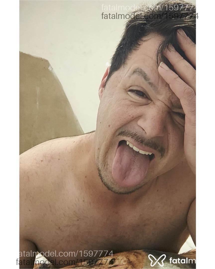 Acompanhante homem com cabelo castanho de olhos castanhos - Clóvis