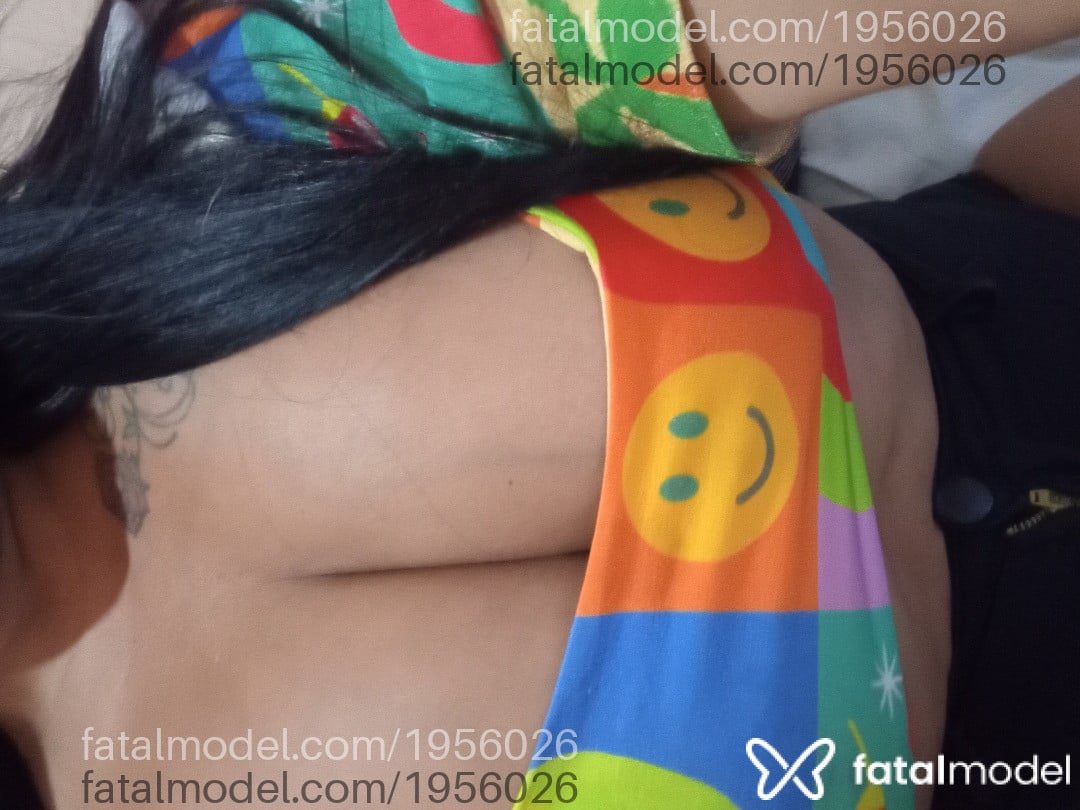 Acompanhante mulher morena (o) de olhos pretos - Luara