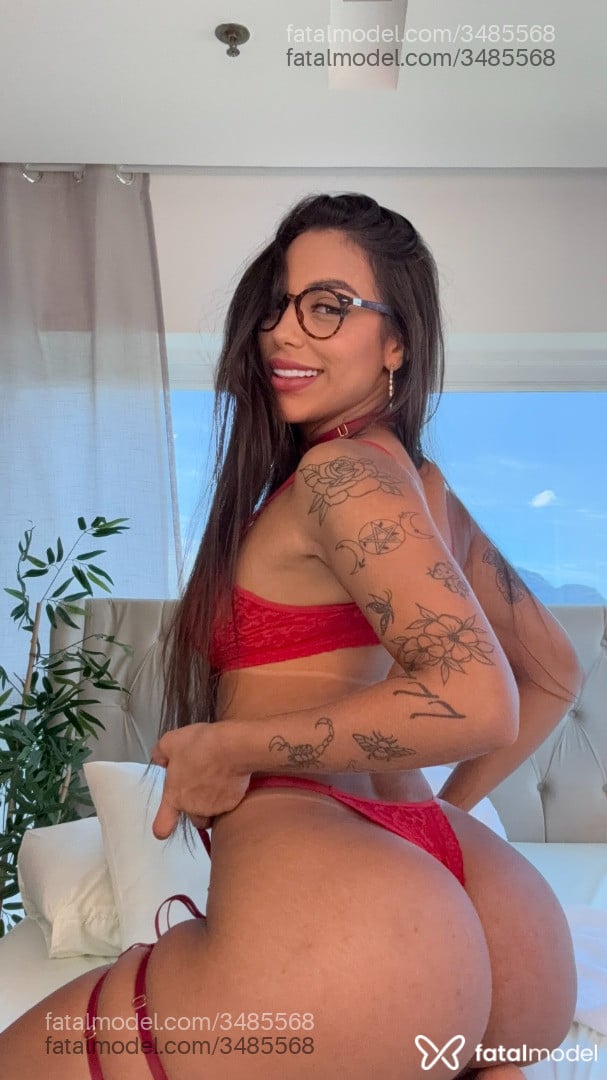 Acompanhante mulher morena (o) de olhos verdes - Didy Reis