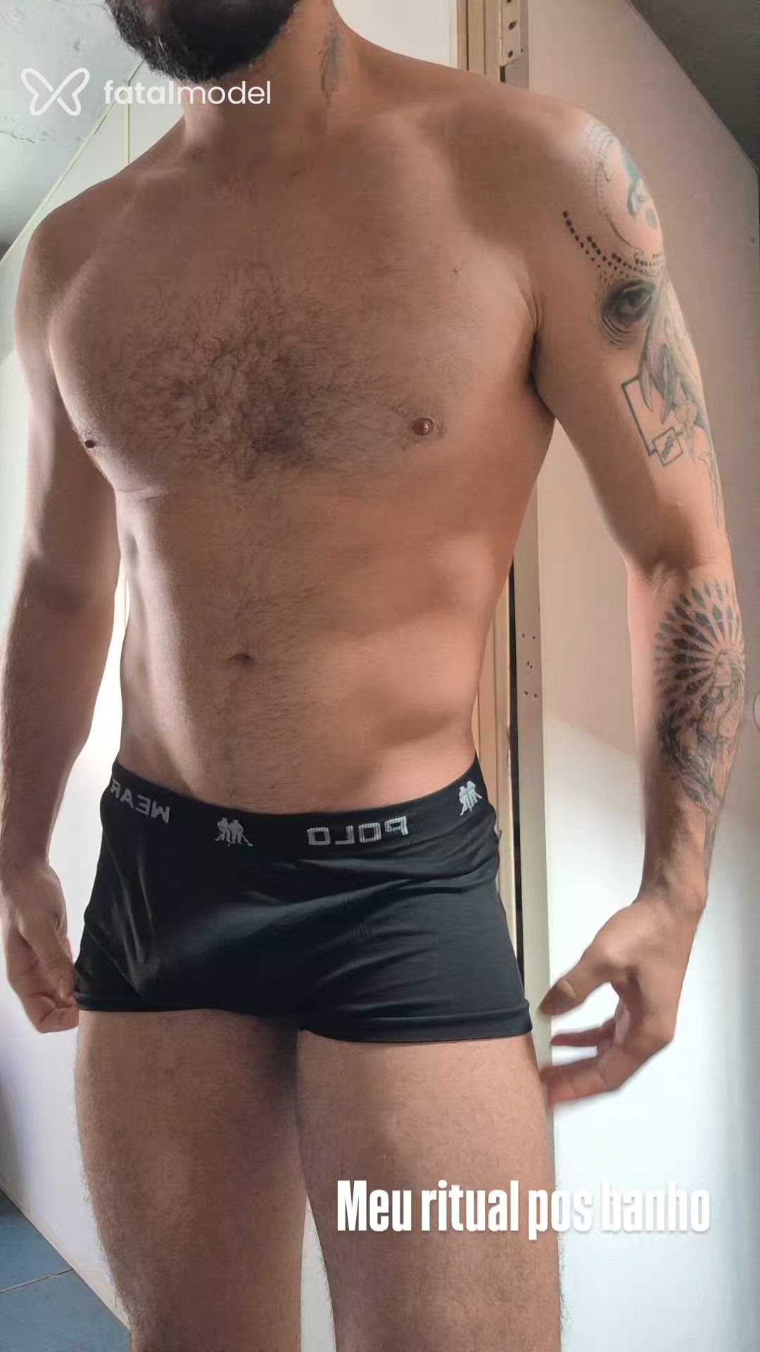 Acompanhante homem com cabelo castanho de olhos castanhos - Dinho