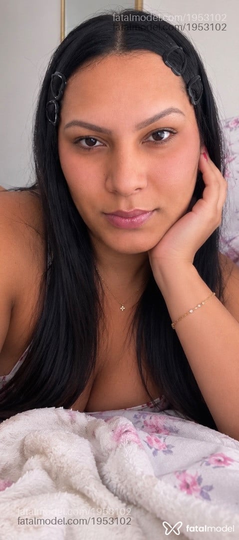 Acompanhante mulher trans com cabelo castanho de olhos pretos - Mayane Lemos