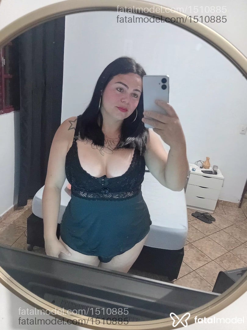 Acompanhante travesti com cabelo castanho de olhos castanhos - Isabela