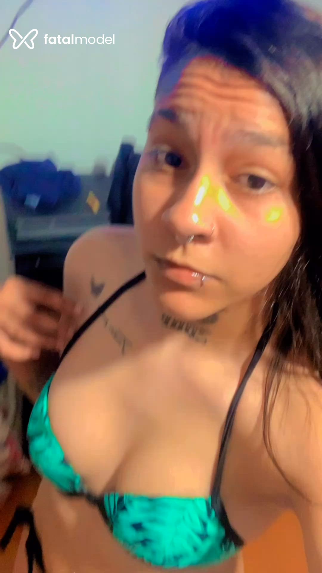 Acompanhante mulher com cabelo castanho de olhos castanhos - Larissa