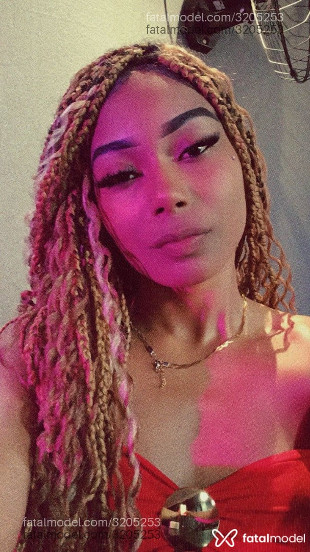 Acompanhante mulher morena (o) de olhos castanhos - Godoy